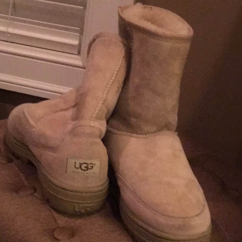 Tan UGG boots excellent condition great tread
